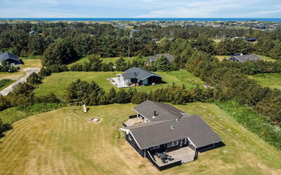 Juris - 950M from the Sea