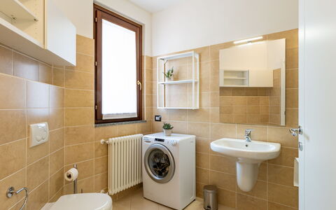Re16 Regina: Marron, Miroir, Lavabo, Luminaire Plomberie, Robinet, Propriété, Évier, Salle De Bains, Violet, Armoire De Toilette
