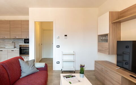 Re16 Regina: Cabinetry, Propriété, Table, Meubles, Bâtiment, Design Intérieur, Bois, Confort, Tiroir, Sol