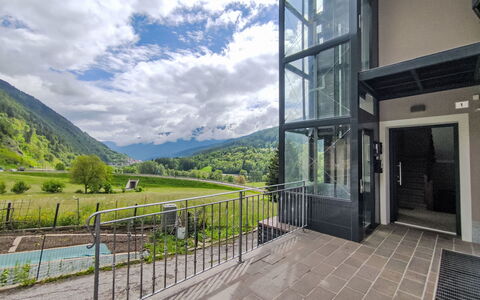 Casa Maya Ski & Bike: Nuage, Ciel, Plante, Bâtiment, Clôture, Design Urbain, Arbre, Paysage Naturel, Herbe, Maison