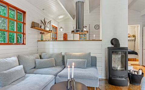 Barthi - 1.6Km from the Sea: Sol, Design Intérieur, Bois, Sol, Meubles, Canapé, Pièce, Salon, Parquet, Domicile