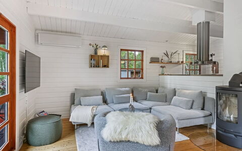 Barthi - 1.6Km from the Sea: Design Intérieur, Sol, Meubles, Bois, Canapé, Sol, Salon, Plafond, Domicile, Pièce
