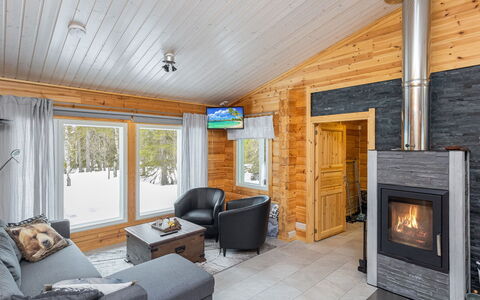 Kuukkelin Kehto: Bois, Domicile, Chalet, Cabane En Rondins, Plafond, Foyer, Tache De Bois, Dur, Salon, Poêle À Bois