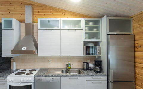Kuukkelin Kehto: Appareil De Cuisine, Cuisine, Comptoir, Principaux Appliance, Design Intérieur, Cabinetry, Électroménager, Sol, Réfrigérateur, Bois