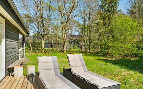 Ilsebeth - 250M from the Sea: Piscine, Mobilier De Jardin, Meubles, Recours, Dalle, Eco Hôtel, Ombre, Chaise, Loisir, Biens