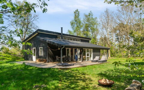 Ilsebeth - 250M from the Sea: Herbe, Vert, Maison, Chalet, Prairie, Zone Rurale, Écorégion, Paysage, Lot Terre, Arbuste
