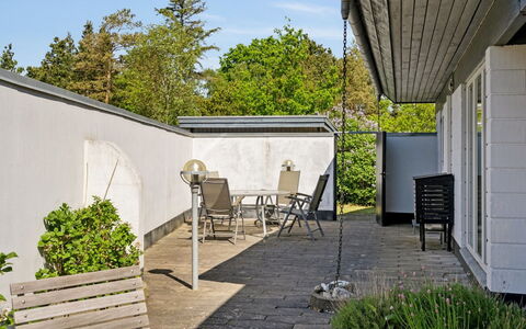 Eikka - 100M from the Sea: Mobilier De Jardin, Meubles, Ombre, Chaise, Cour, Tableau De Plein Air, Jardin, Cour, Arrière-Cour, Patio