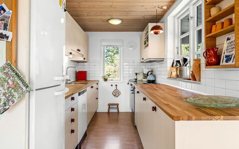 Eikka - 100M from the Sea: Cuisine, Appareil De Cuisine, Comptoir, Cabinetry, Design Intérieur, Bois, Sol, Principaux Appliance, Électroménager, Meubles