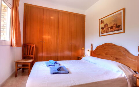 Cap Ras Ii: Chambre, Pièce, Meubles, Lit, Propriété, Drap De Lit, Cadre De Lit, Design Intérieur, Literie, Sol