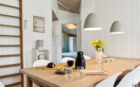 Amiira - 500M from the Sea: Cuisine, Comptoir, Appareil De Cuisine, Sol, Cabinetry, Design Intérieur, Principaux Appliance, Sol, Domicile, Meubles