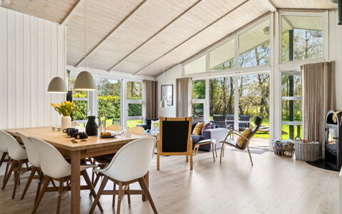 Amiira - 500M from the Sea: Cuisine, Comptoir, Appareil De Cuisine, Sol, Cabinetry, Design Intérieur, Principaux Appliance, Sol, Domicile, Meubles