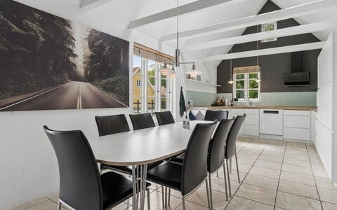Kali - 750M from the Sea: Meubles, Design Intérieur, Sol, Bois, Table, Table Cuisine Et Salle A Manger, Plafond, Sol, Chaise, Salle À Manger