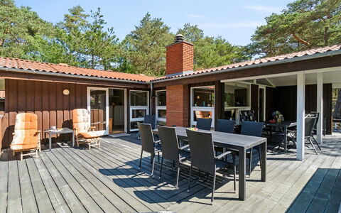 Bothilda - 950M from the Sea: Meubles, Design Intérieur, Sol, Sol, Plafond, Pièce, Chaise, Table, Appartement, Table Cuisine Et Salle A Manger