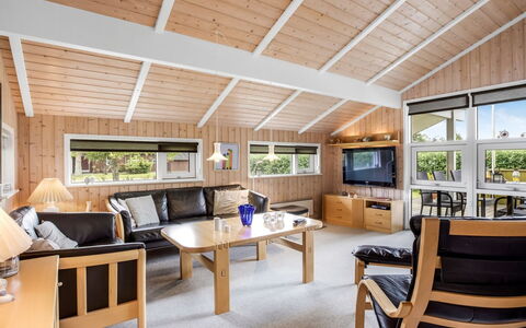 Maira - from the Sea: Bois, Domicile, Chalet, Plafond, Porte, Porche, Dur, Tache De Bois, Ombre