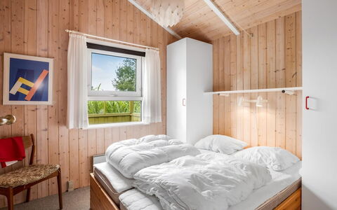 Maira - from the Sea: Bois, Chambre, Lit, Design Intérieur, Domicile, Literie, Maison, Drap De Lit, Plafond, Cadre De Lit
