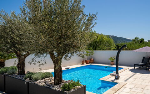 Happy Home Rab: L'Eau, Plante, Ciel, Piscine, La Nature, Bleu Azur, Ombre, Rectangle, Mobilier De Jardin, Architecture