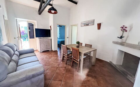 Porto Cervo 702: Sol, Meubles, Sol, Canapé, Pièce, Chaise, Plafond, Salon, Table Basse