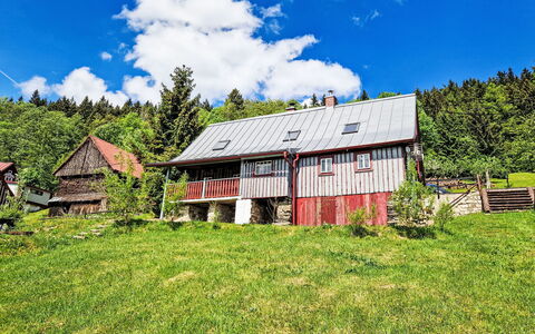 Jizerka: Nuage, Ciel, Plante, Propriété, Bâtiment, Paysage Naturel, Arbre, Végétation, Bois, Herbe