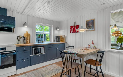Antonie - 700M from the Sea: Sol, Bois, Meubles, Design Intérieur, Sol, Cuisine, Plafond, Comptoir, Parquet, Domicile