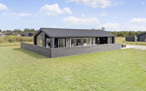 Frithbjorn - 900M from the Sea: Herbe, Vert, Maison, Chalet, Prairie, Zone Rurale, Écorégion, Paysage, Lot Terre, Arbuste