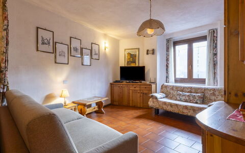 Erica Apartment: Design Intérieur, Meubles, Sol, Plafond, Sol, Pièce, Canapé, Salon, Dur