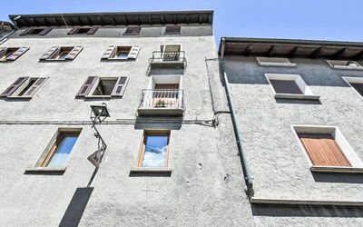 Bormio 12: Ciel, Propriété, Bâtiment, Fenêtre, Rectangle, Matériel De La Propriété, Design Urbain, Composite