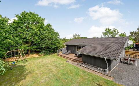 Terkel - 800M to the Fjord: Toit, Chalet, Domicile, Ombre, Siding, Ferme, Porche, Structure En Plein Air, Batiments Jardin