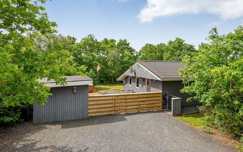 Terkel - 800M to the Fjord: Toit, Chalet, Domicile, Ombre, Siding, Ferme, Porche, Structure En Plein Air, Batiments Jardin