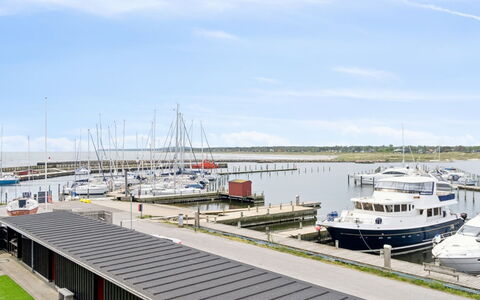 Skade - 10M from the Sea: Piscine, Mobilier De Jardin, Meubles, Recours, Dalle, Eco Hôtel, Ombre, Chaise, Loisir, Biens