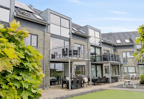 Skade - 10M from the Sea: Maison, Domicile, Toit, Chalet, Biens, Aménagement Paysager, Batiments Jardin, Siding, Ferme