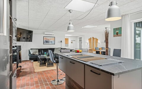 Tonna - from the Sea: Meubles, Cuisine, Sol, Design Intérieur, Comptoir, Plafond, Luminaire, Appareil De Cuisine, Principaux Appliance, Sol