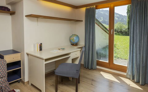 Chalet Rebhalde: Meubles, Design Intérieur, Bois, Pièce, Plafond, Sol, Chaise, Bureau, Tache De Bois, Tiroir