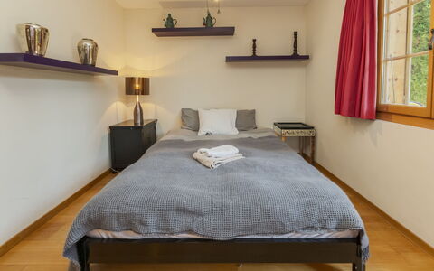 Chalet Rebhalde: Meubles, Lit, Design Intérieur, Chambre, Mur, Literie, Drap De Lit, Sol, Bois, Sol