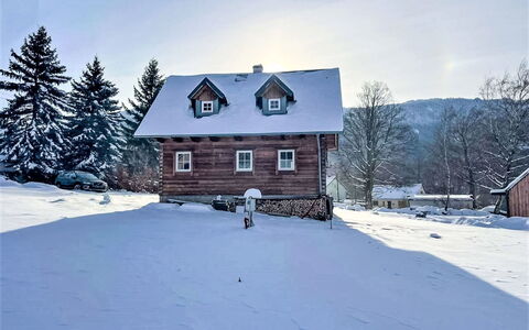 Bílý Potok: Ciel, Propriété, Bâtiment, Neige, Fenêtre, Nuage, Arbre, Maison, Pente, Montagne