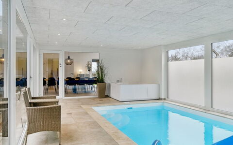 Marinus - 800M from the Sea: Toit, Domicile, Porte, Chalet, Ombre, Siding, Cour, Biens, Arrière-Cour