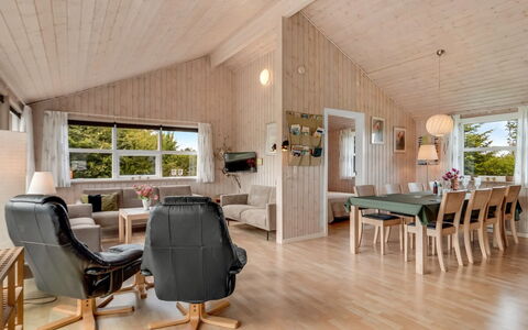 Lari - 600M from the Sea: Bois, Plafond, Design Intérieur, Meubles, Domicile, Salon, Sol, Chalet, Sol, Pièce