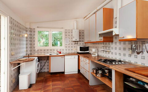 Villa Cassiopee: Robinet, Cabinetry, Évier, Comptoir, Evier, Produit, Cuisinière, Cuisine, Bois, Luminaire Plomberie