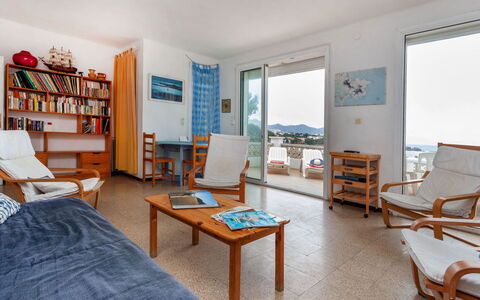 Villa Cassiopee: Meubles, Table, Propriété, Cadre, Bleu Azur, Canapé, Bois, Design Intérieur, Confort, Maison