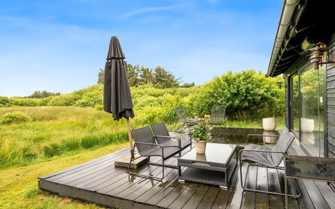 Mintha - 400M from the Sea: Meubles, Bois, Mobilier De Jardin, Parquet, Table, Plate-Forme, Dur, Tableau De Plein Air, Chaise, Planche