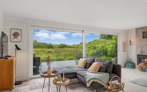 Mintha - 400M from the Sea: Meubles, Canapé, Sol, Design Intérieur, Sol, Bois, Parquet, Salon, Table