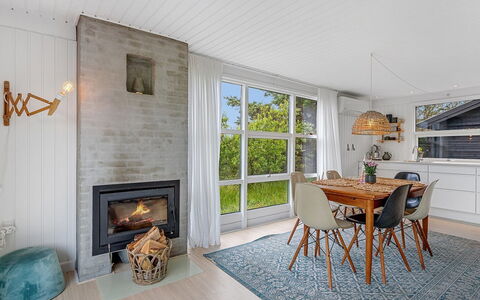 Mintha - 400M from the Sea: Sol, Meubles, Bois, Design Intérieur, Plafond, Sol, Domicile, Parquet, Chaise, Salon