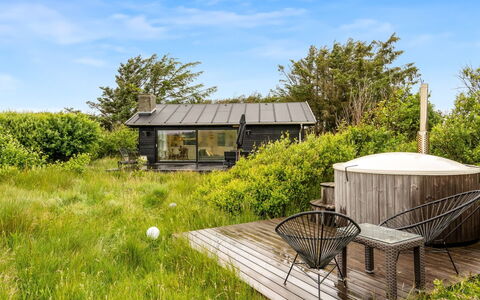 Mintha - 400M from the Sea: Herbe, Arbuste, Toit, Lot Terre, Communauté Des Plantes, Zone Rurale, Chalet, Couverture De Sol, Jardin