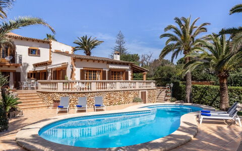 Embat de Mar: L'Eau, Plante, Ciel, Propriété, Piscine, Bâtiment, Bleu Azur, Arbre, Loisir, Arecales