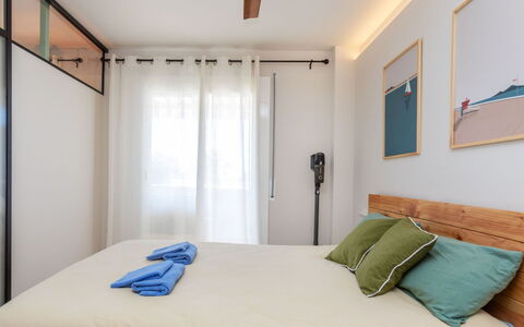 Loft Cau: Meubles, Lit, Design Intérieur, Chambre, Literie, Mur, Drap De Lit, Sol, Sol, Pièce