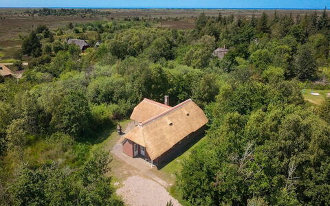 Ejvi - 4Km from the Sea: Chalet, Zone Rurale, Paysage, Écorégion, Maison, Plaine, Lot Terre, Prairie, Toit, Établissements Humains