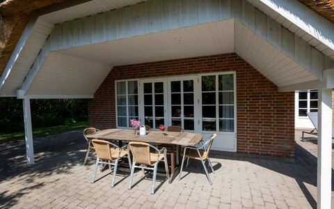 Ejvi - 4Km from the Sea: Bois, Toit, Chalet, Domicile, Ombre, Biens, Mobilier De Jardin, Ferme, Structure En Plein Air