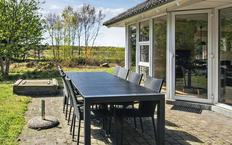 Alina - 1Km from the Sea: Meubles, Design Intérieur, Chaise, Sol, Table, Recours, Sol, Plafond, Pièce, Eco Hôtel