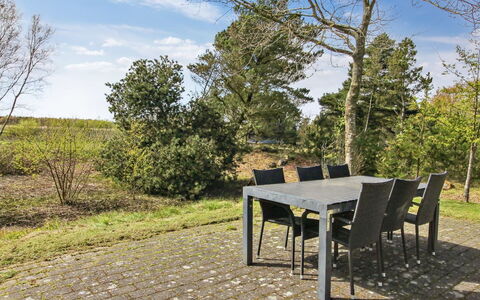 Alina - 1Km from the Sea: Meubles, Design Intérieur, Chaise, Sol, Table, Recours, Sol, Plafond, Pièce, Eco Hôtel
