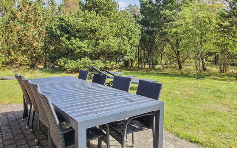 Alina - 1Km from the Sea: Meubles, Design Intérieur, Chaise, Sol, Table, Recours, Sol, Plafond, Pièce, Eco Hôtel