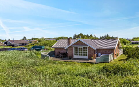 Frithger - 250M from the Sea: Cuisine, Comptoir, Appareil De Cuisine, Sol, Cabinetry, Design Intérieur, Principaux Appliance, Sol, Domicile, Meubles